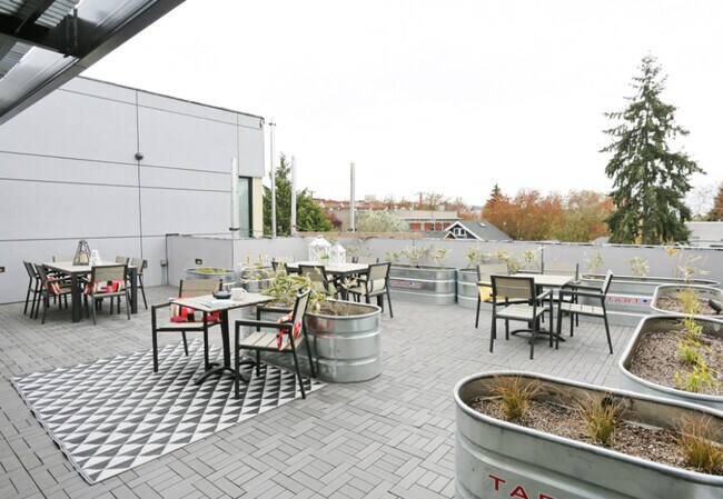 Building Photo - 120 10th Ave E