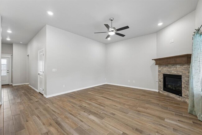 Building Photo - 16129 Villa Valeria Way