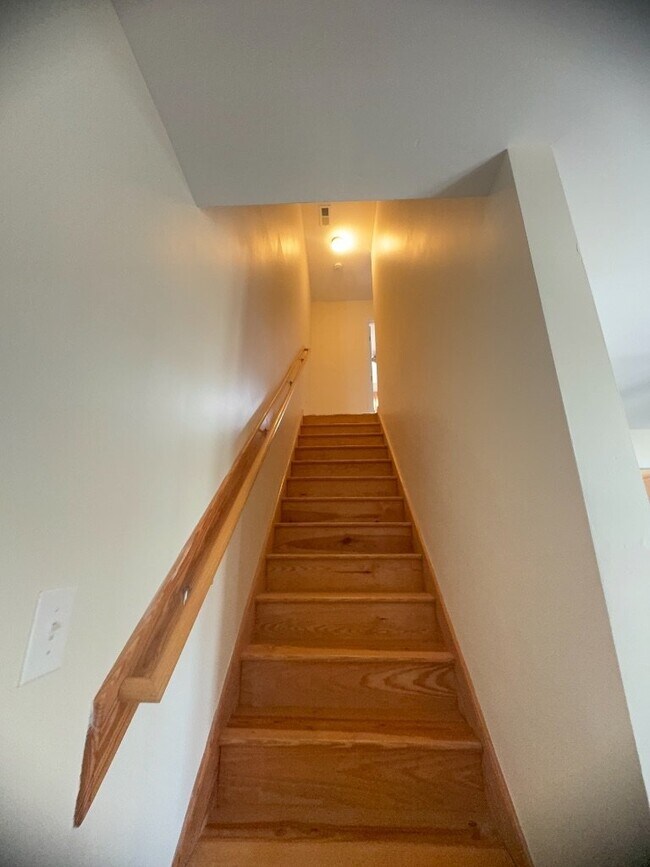 Building Photo - Adorable 2 Bedroom, 2 Bath Townhome-643 Fo...
