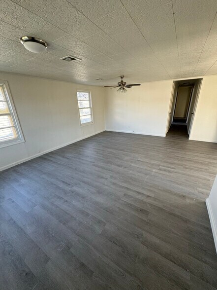 Building Photo - 712 Spann Ave