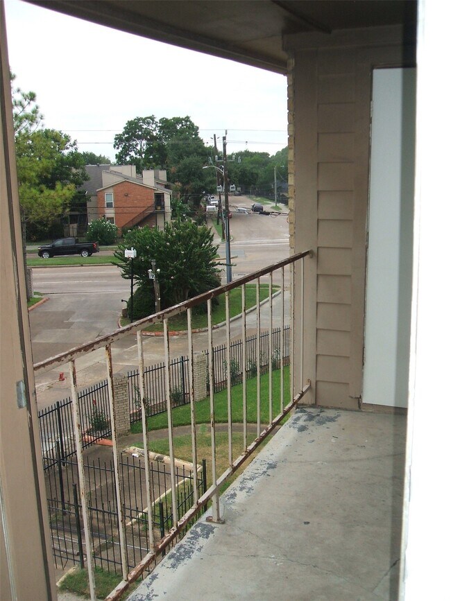 Building Photo - 10101 S Gessner Rd