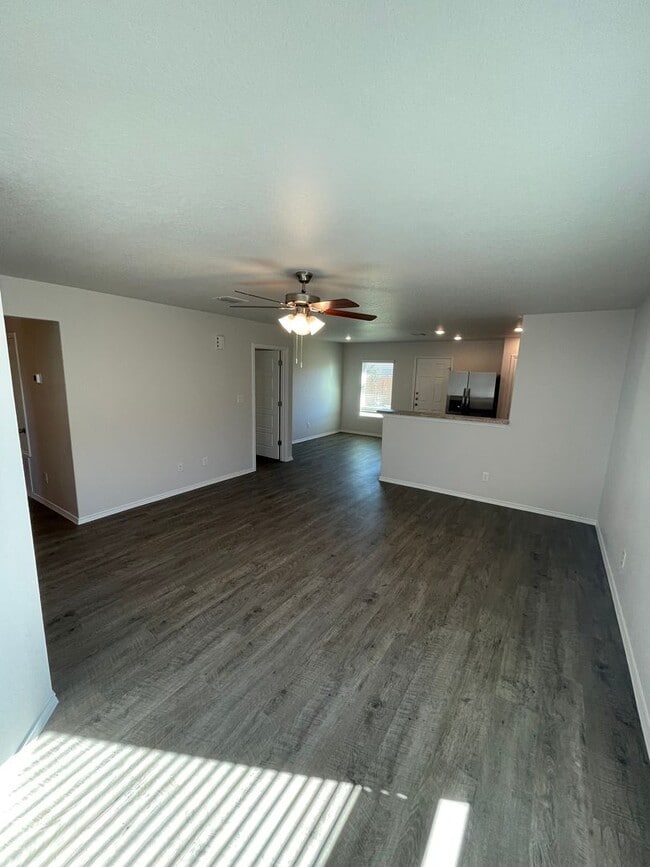 Building Photo - NO HIDDEN FEES! Three Bedroom | Two Bath Home in Legend Pond