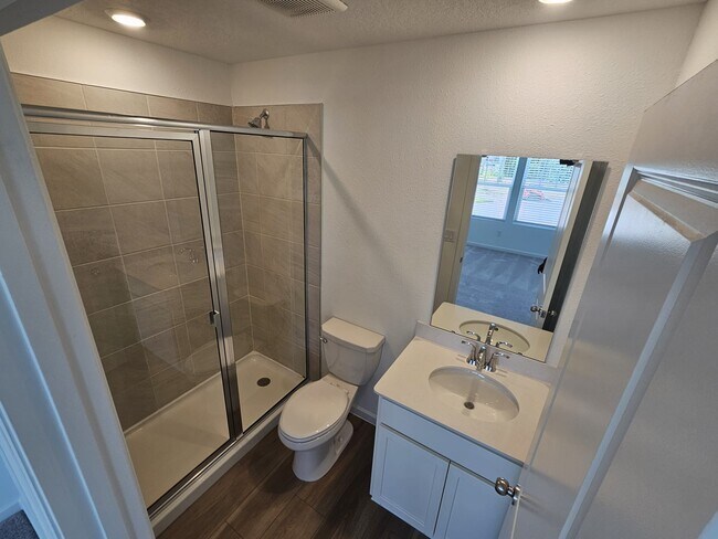 Building Photo - 717 Holly Lakes Dr