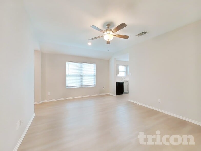 Building Photo - 11151 N Lake Mist Ln