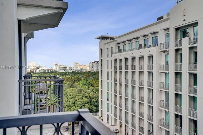 Building Photo - 301 Altara Ave