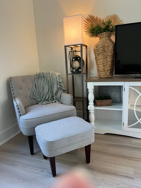 Building Photo - 506 S Spring Ave