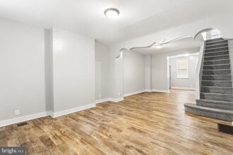 Building Photo - 544 N Allison St