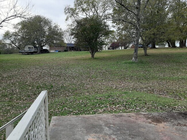 Building Photo - 105 Travis St