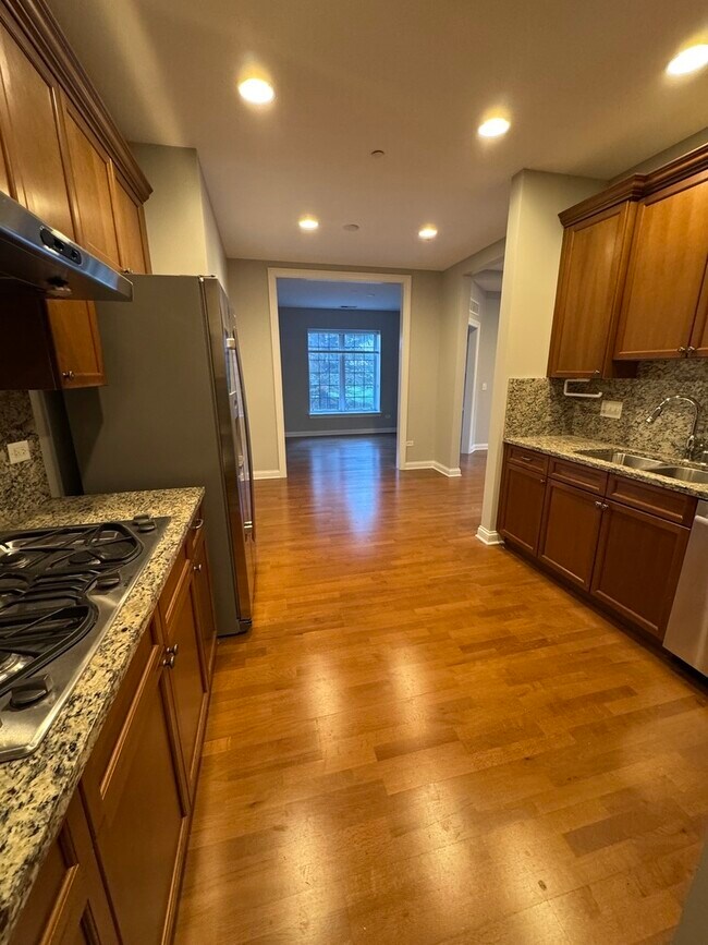 Building Photo - 1800 Amberley Ct