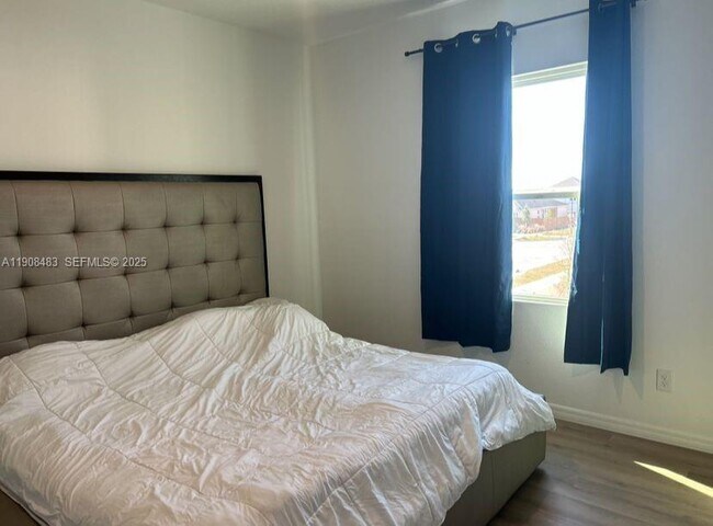 Building Photo - 2952 Embark Trl