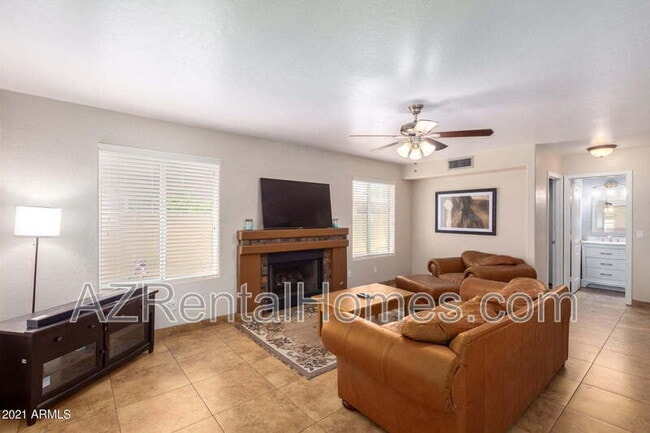 Building Photo - 3618 N Santiago Cir