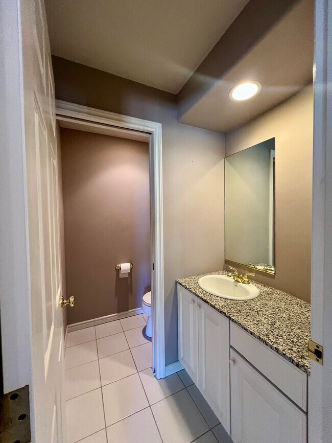 Building Photo - Beautiful 3-Bed 3-Bath home on Semiahmoo G...