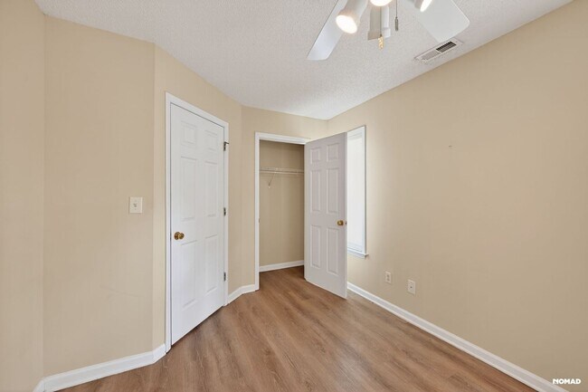 Building Photo - Charming 2BR Townhome in Raleigh Golf Community