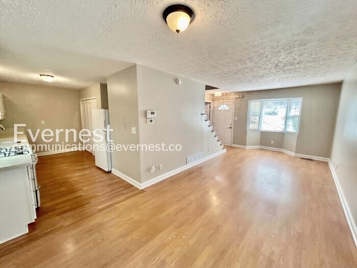 Building Photo - 2771 Skyland Dr NE