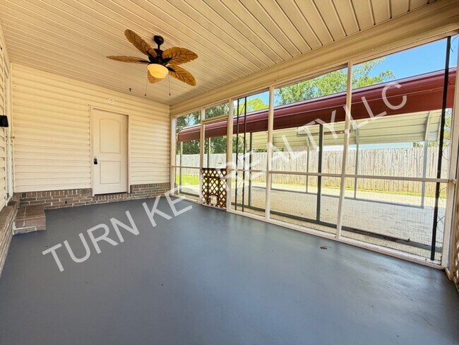 Building Photo - 1708 Rogina St