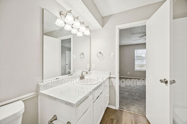 Building Photo - 8109 Silver Creek Rd