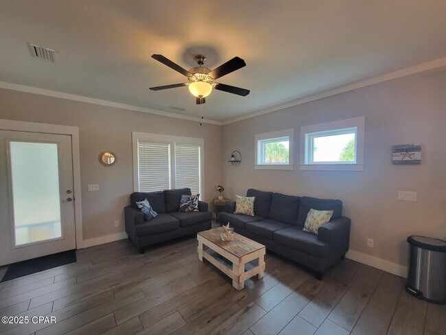 Building Photo - 100 Sea Breeze Cir