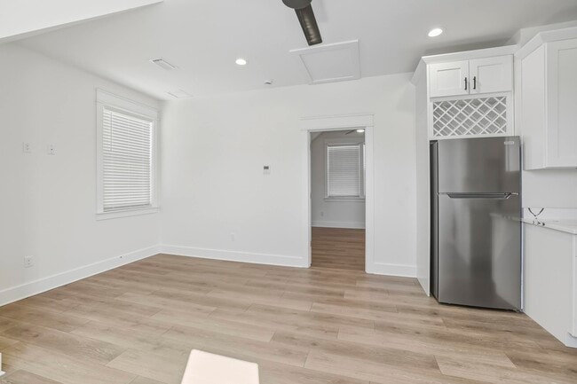 Building Photo - 4056 Biltmore Ave