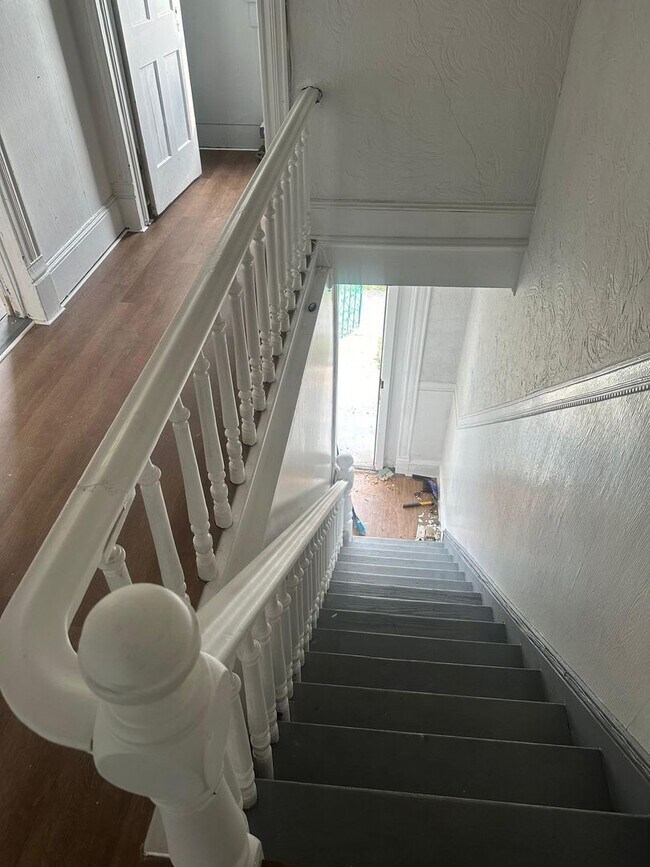 Building Photo - 505 Birch St