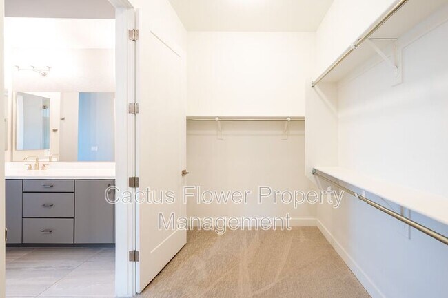 Building Photo - 3130 E Alicia Dr