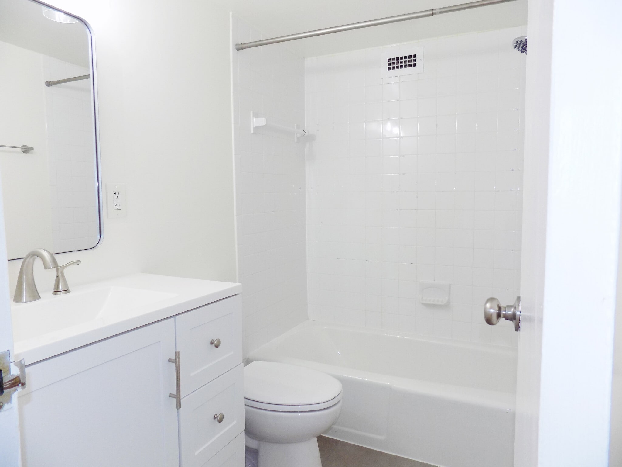 Bathroom - 4600 S Four Mile Run Dr