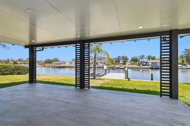 Building Photo - 3913 Fontainebleau Dr