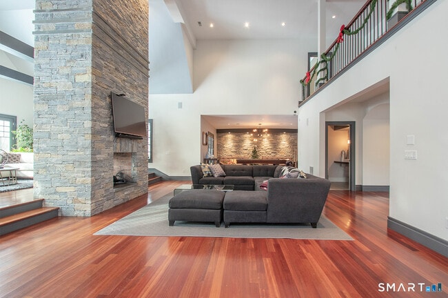 Building Photo - 85 Banks Rd