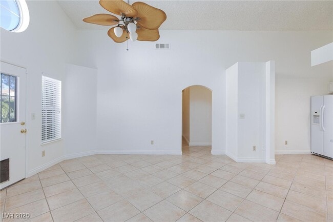 Building Photo - 2208 Ladue Dr