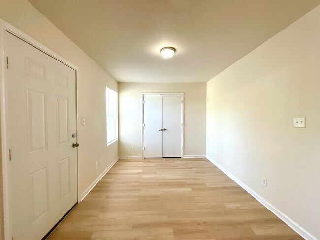 Building Photo - 1611 N Navidad St