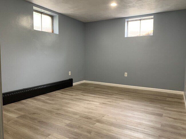 Building Photo - NOW Leasing!