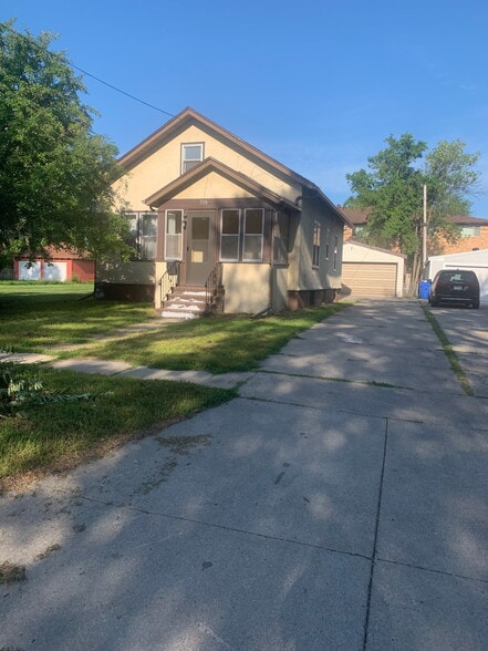 Building Photo - 720 12th St N