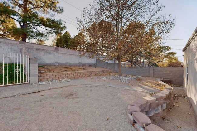 Building Photo - Executive Rental