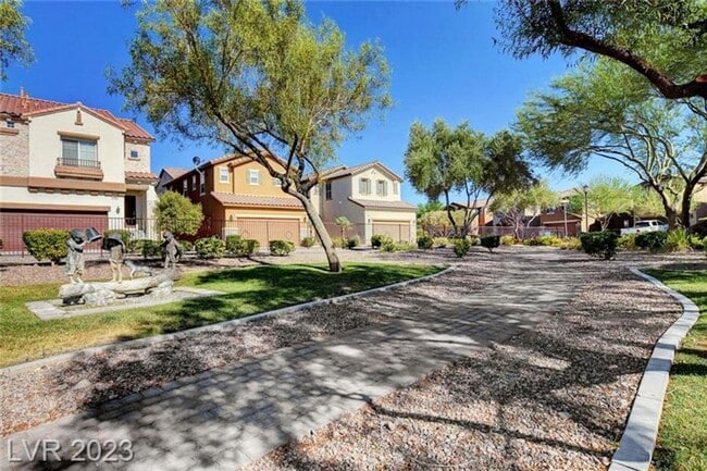 Building Photo - Guard Gated wonderful community 3 Bedroom Townhome!