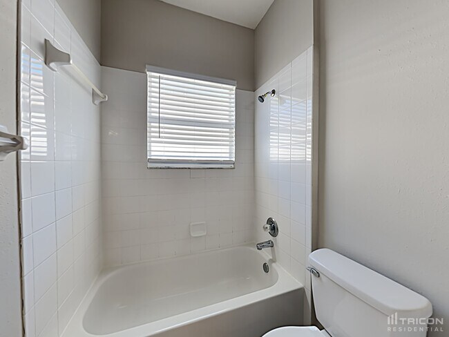 Building Photo - 24409 Breezy Oak Ct