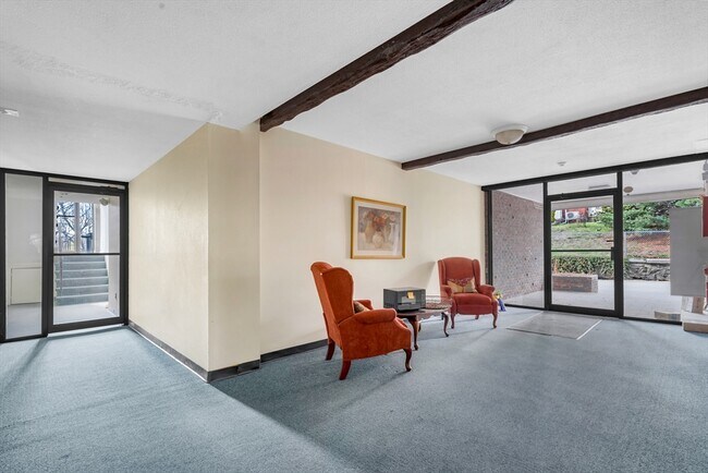 Building Photo - 27 Alpine St