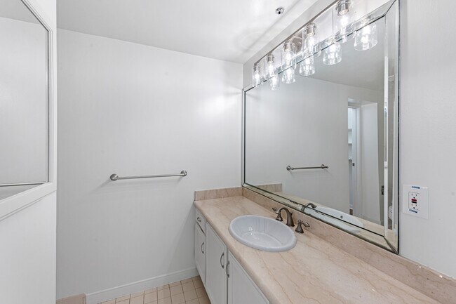 Building Photo - 5150 Hidalgo St