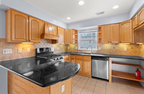 Building Photo - 25 Christine St