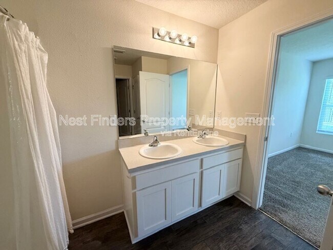 Building Photo - 8118 Meadow Walk Ln