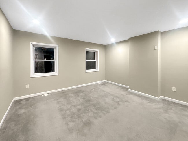 Building Photo - 1026 W Fayette St