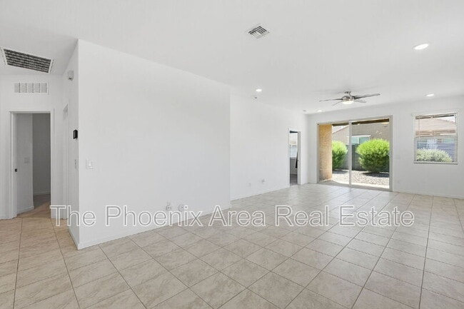 Building Photo - 40643 W Shaver Dr