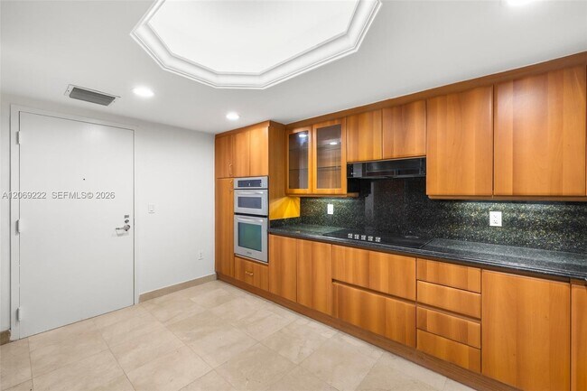 Building Photo - 9559 Collins Ave