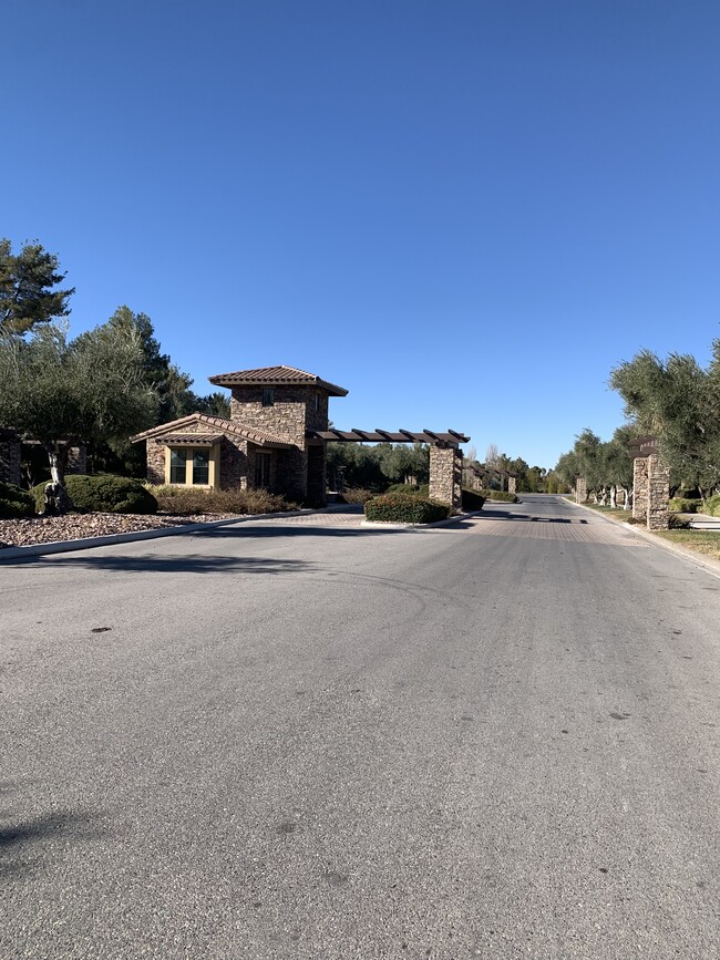 Building Photo - 5745 E La Campana Dr