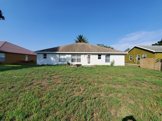 Building Photo - 2518 SE Cooper Ln