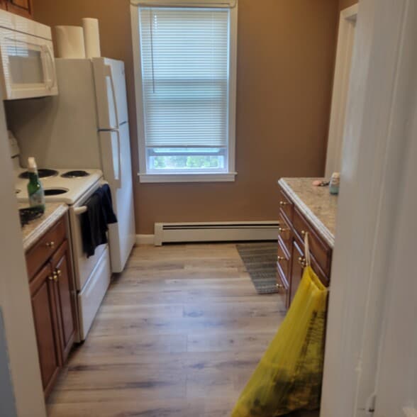 Kitchen - 50 Airlie St