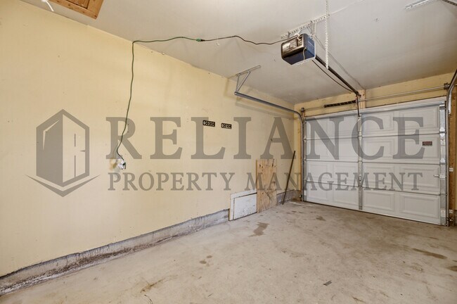 Building Photo - 656 S Whittier St