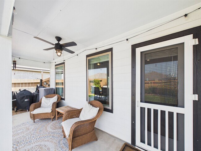 Building Photo - 11020 33rd Ave N