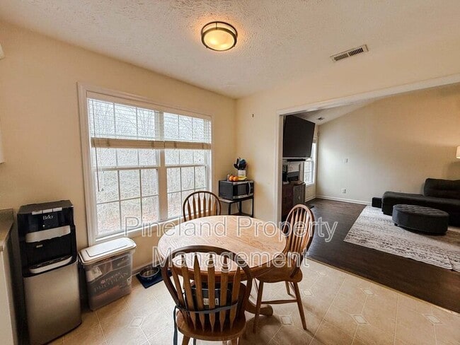 Building Photo - 7704 Redwood Ave