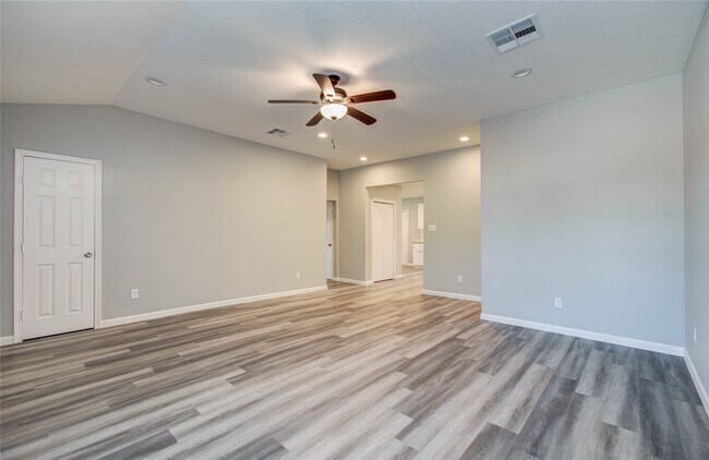 Building Photo - 9414 Lanewood Dr