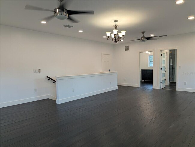 Building Photo - 974 Pinelli St