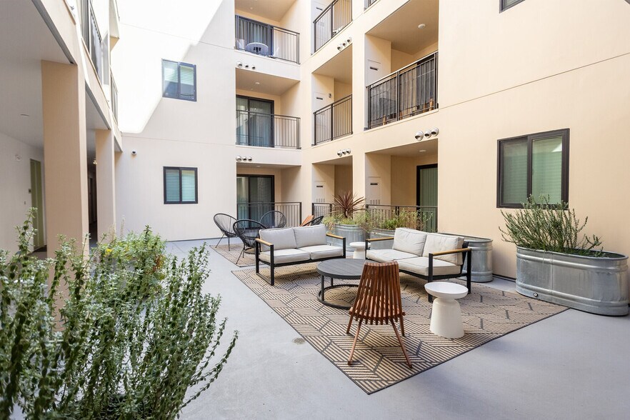 Building Photo - 11701 Gateway Blvd